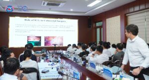 Dr. Quach Van Kien - Deputy Head of the Department of Digestive Surgery, Viet Duc Friendship Hospital presented the content: Overview of current invasive strategies for treating colorectal cancer and future trends.
